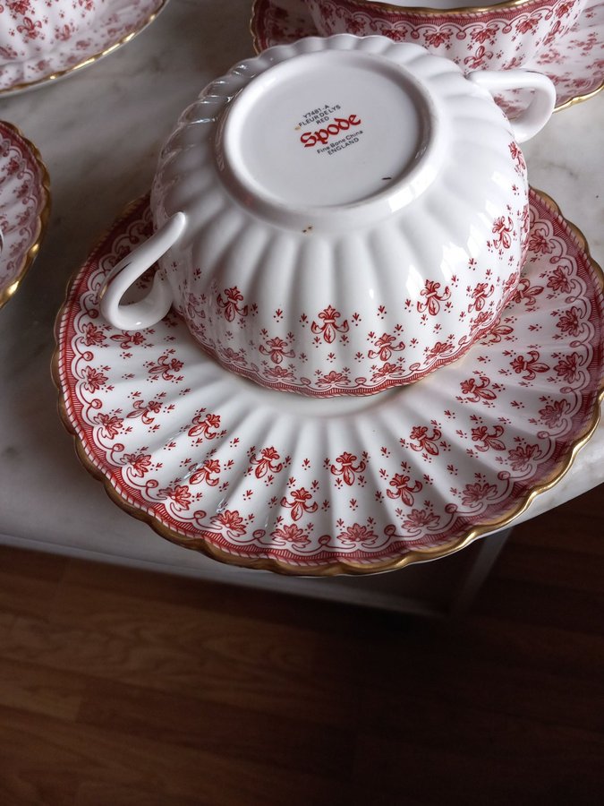 Eight Spode Porcelain Fleur De Lys Red Soup Bowls and Plates