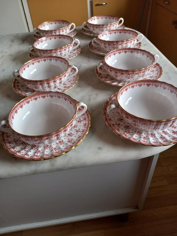 Eight Spode Porcelain Fleur De Lys Red Soup Bowls and Plates