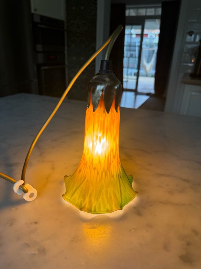 Fönsterlampa blomklocka änglatrumpet jugend art noveau