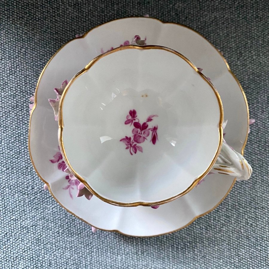 Gammal Meissen Applique porslinskopp och fat med blommor