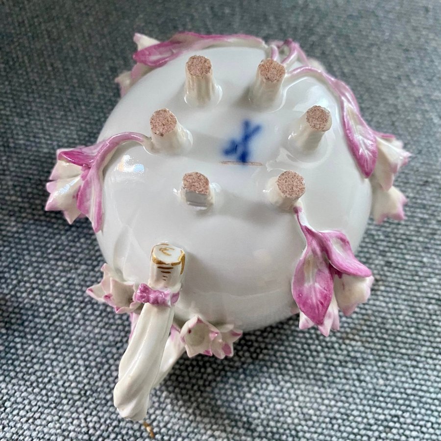 Gammal Meissen Applique porslinskopp och fat med blommor