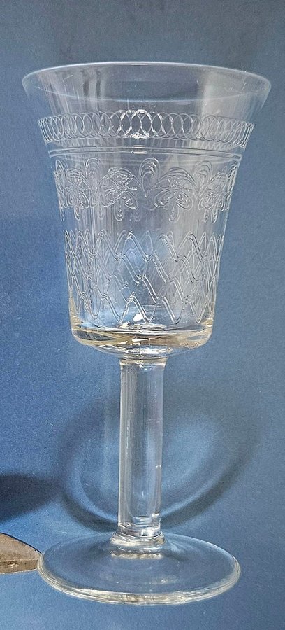 6 st slipade äldre likörglas. Höjd 9,5 cm.