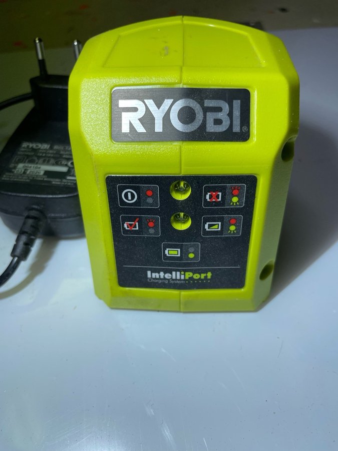 Ryobi BCL14183H Laddare