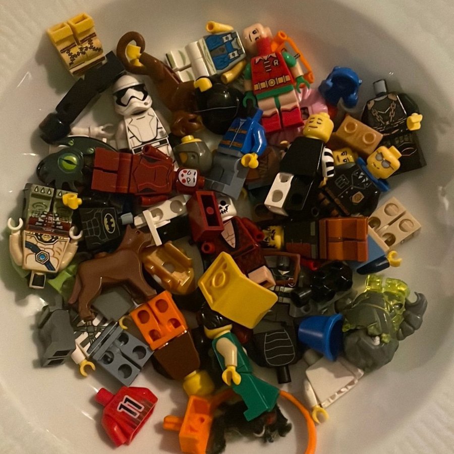 Lego Minifigurer Blandade ungefär 90g