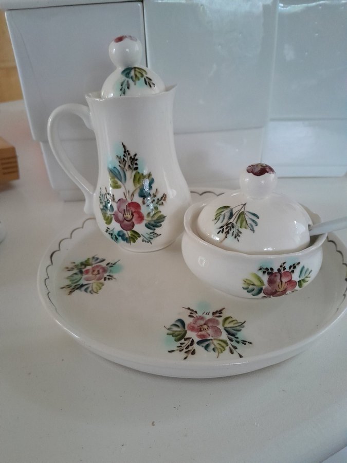 Charmigt litet sött Porslin Set / vintage för Salt och Vinäger, Blom-Motiv