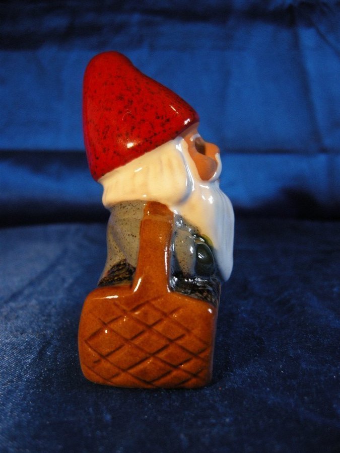 Tomte med vedkorg. Fin tomte av Rolf Berg