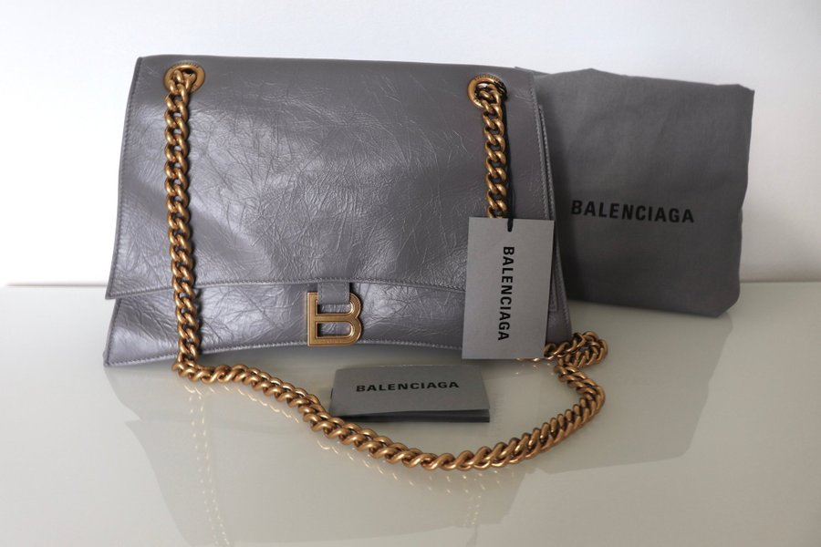 NY OANVÄND Balenciaga Crush Medium Chain Bag in dark grey - taggar kvar