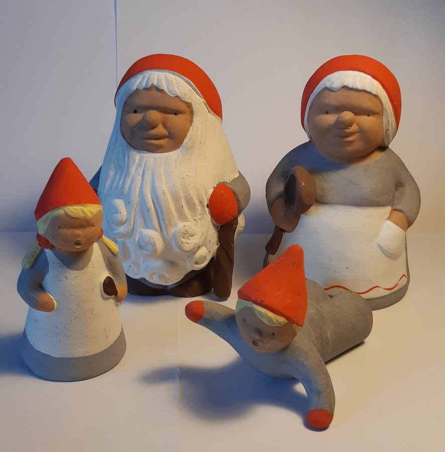 Jul. Irma Yourstone. Tomte familj. 4 st signerade IY.