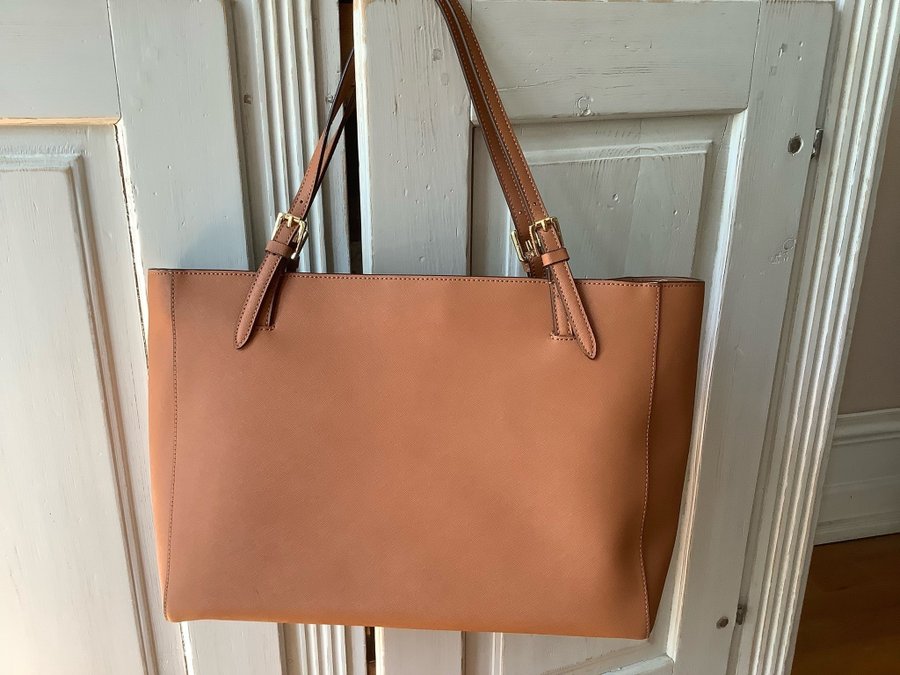 Fin större shopper från från Tory Burch i nyskick!