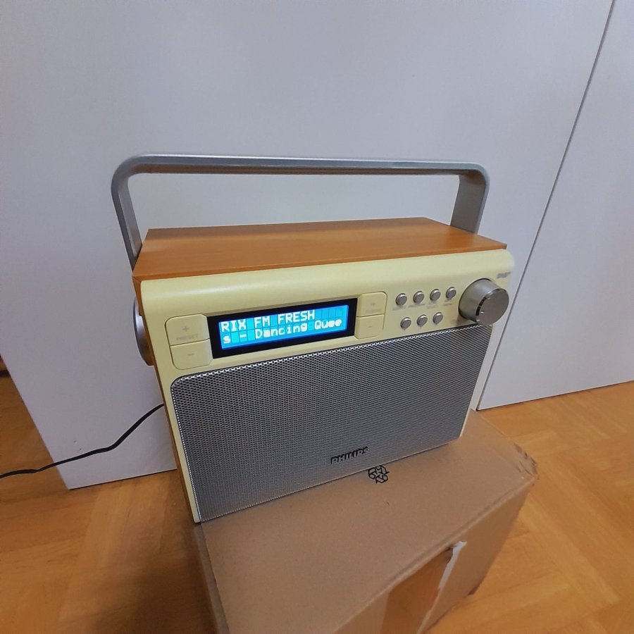 Philips AE5020 är en bärbar DAB-radio