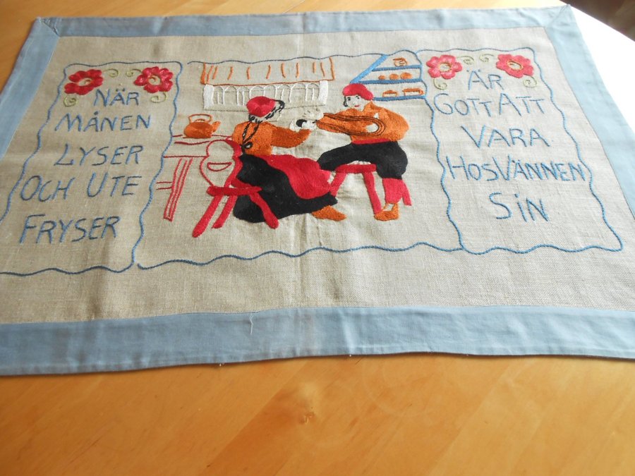 JUGEND/Äldre handbroderat linne bonad med text/52x77cm