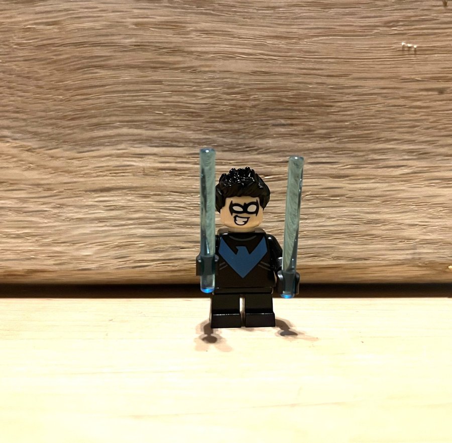 LEGO Minifigur: Nightwing från LEGO Super Heroes