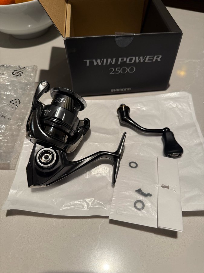 Shimano Twin Power FE 2500