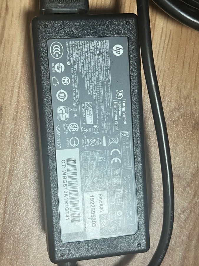 HP 19V 2.31A 43.9W Laptop Adapter