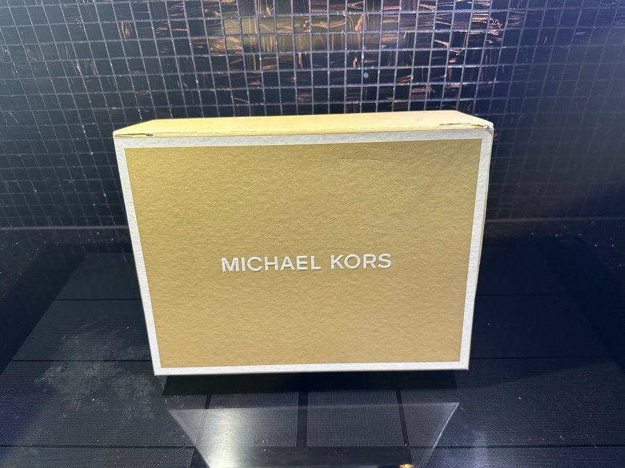 Michael Kors svart axelväska