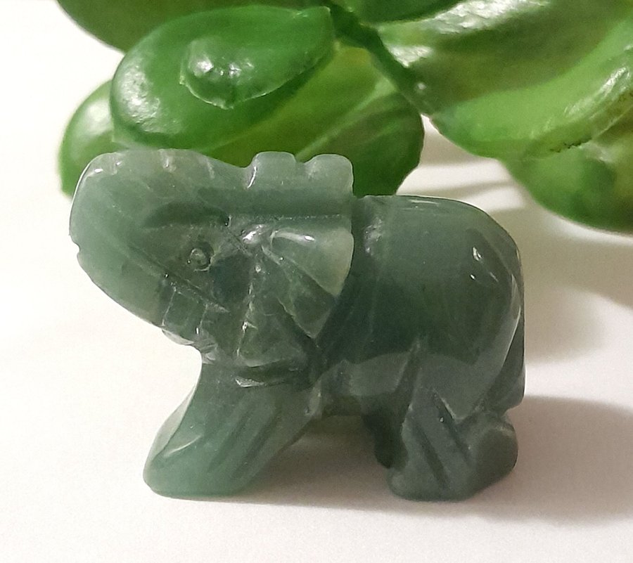 LYCKO ELEFANT prydnad/dekoration av GRÖN JADE Natursten i smyckespåse