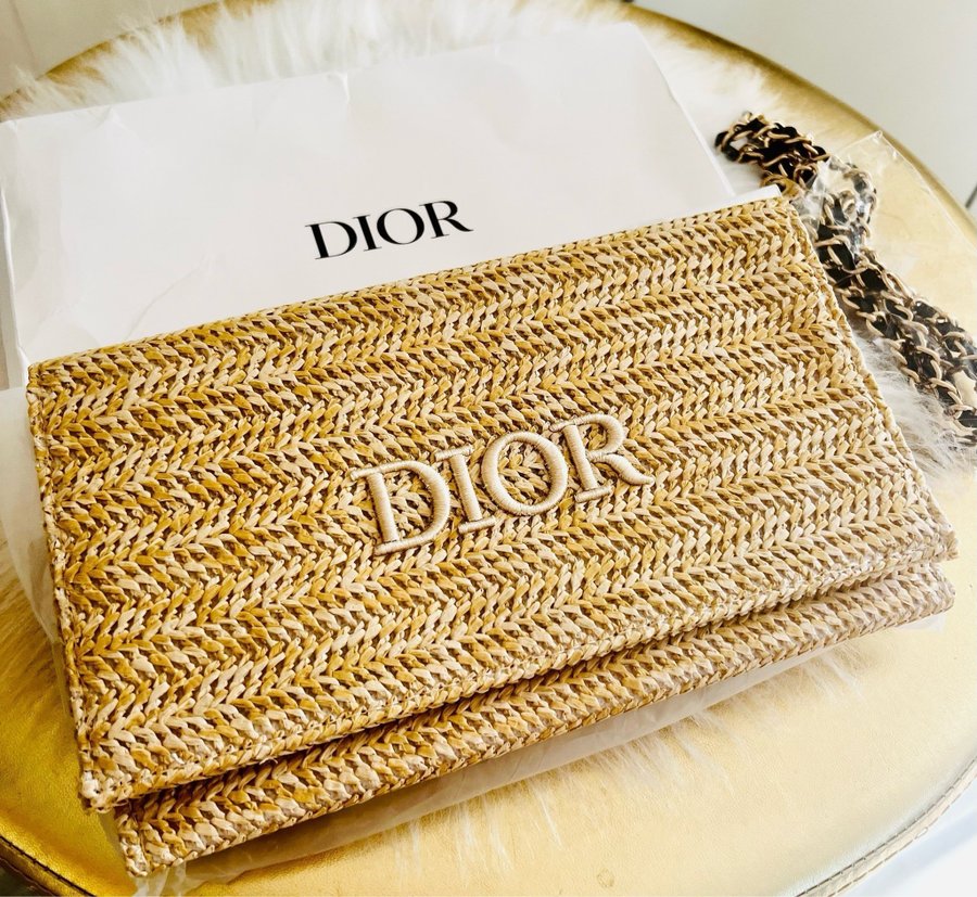 Limited edition Dior Beauty novelty clutch pouch. Perfekt present!