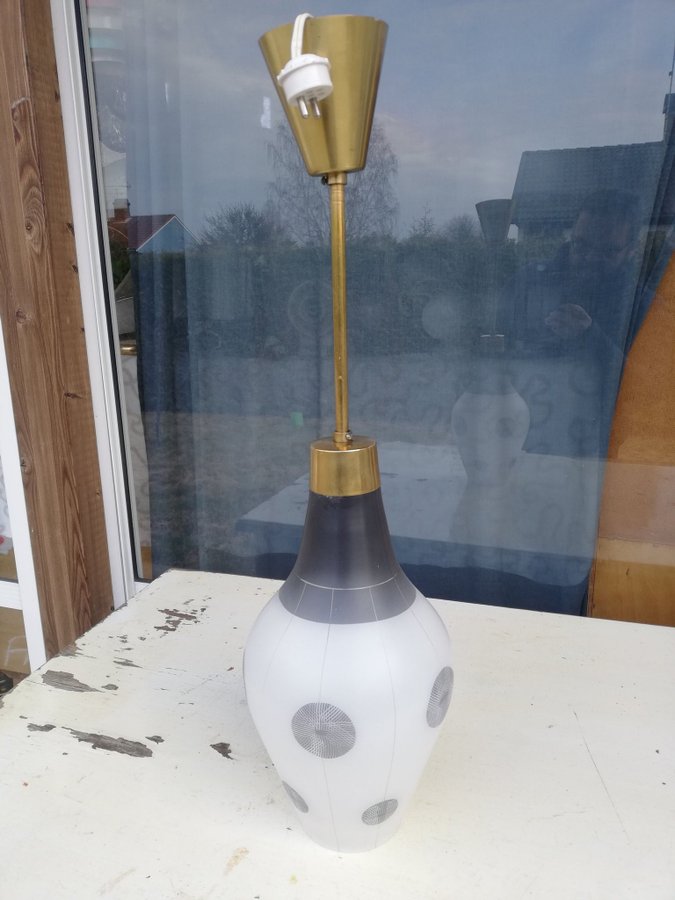 Vintage pendantlampa i glas  mässing, 1950-tals