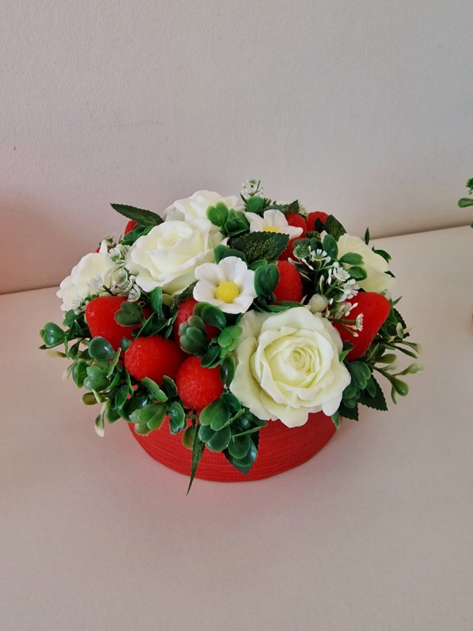 Två stycken vackra blomsterarrangemang