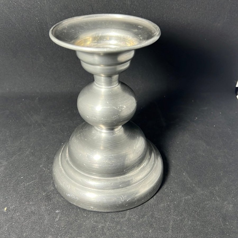 Ljusstake i tenn. Märkt Pewter Norway