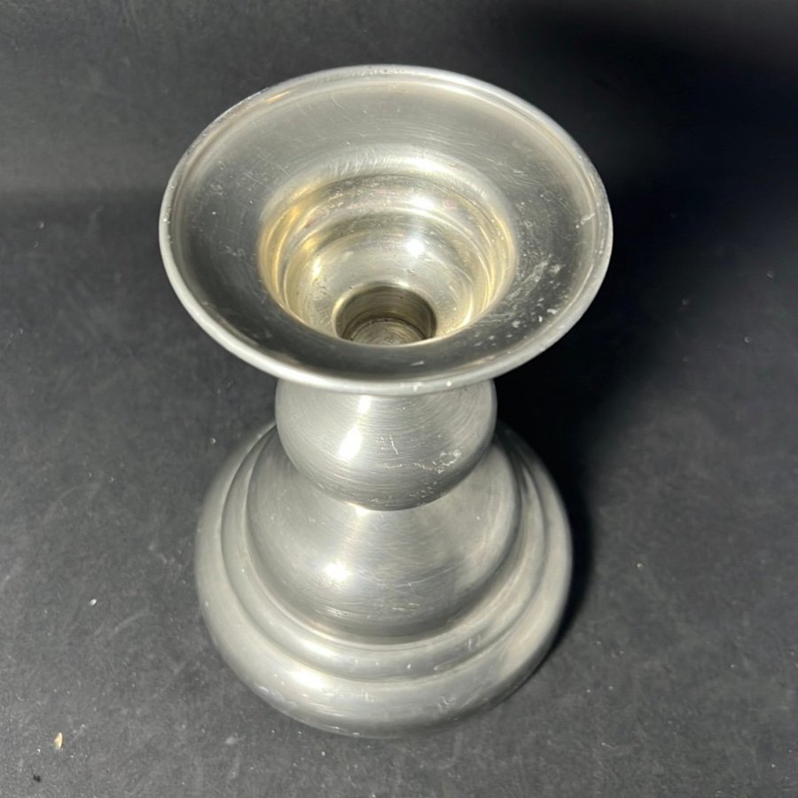 Ljusstake i tenn. Märkt Pewter Norway