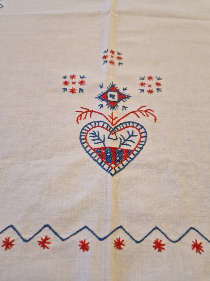 Gammal broderad duk Landskapssöm Allmoge