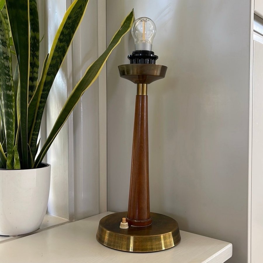 Bordslampa i mässing och trä teak retro bubblig glaskupa