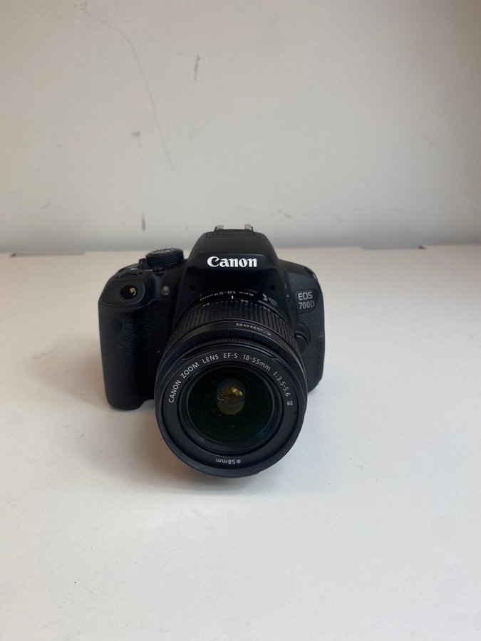 Canon EOS 700D med Canon Zoom Lens EF-S 18-55mm