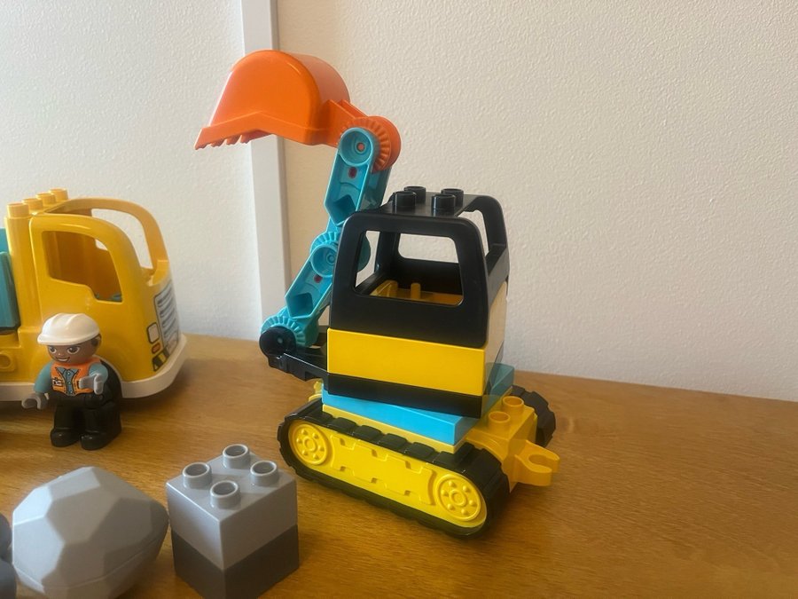 Lego Duplo Byggare med lastbil och grävmaskin