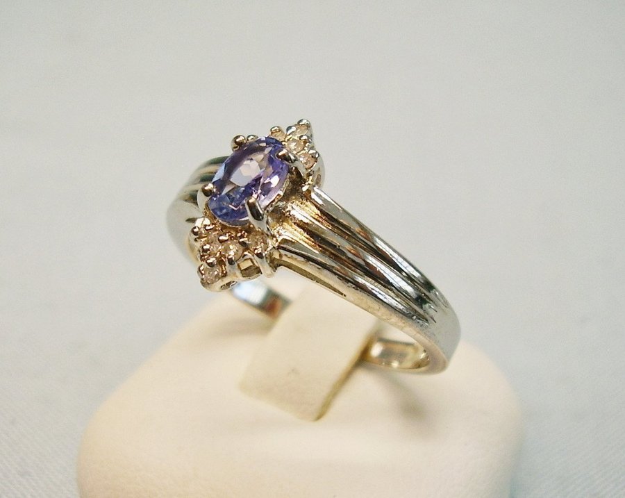 DESIGNER TANZANITE - DIAMANTRING / DESIGNER TANSANIT - DIAMANT RING