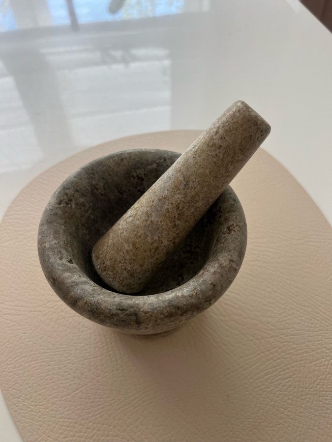 Mortél och pestle i marmor  mortelstöt antik