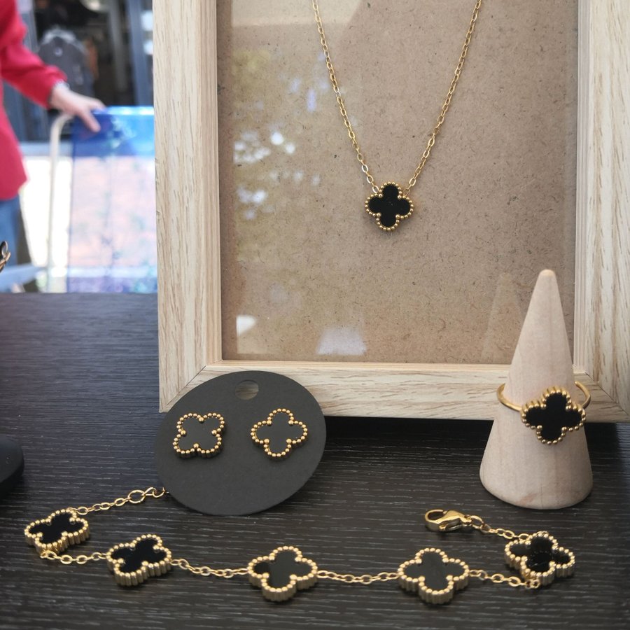 Clover Jewelry Set Gold and Black