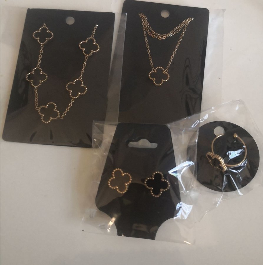 Clover Jewelry Set Gold and Black