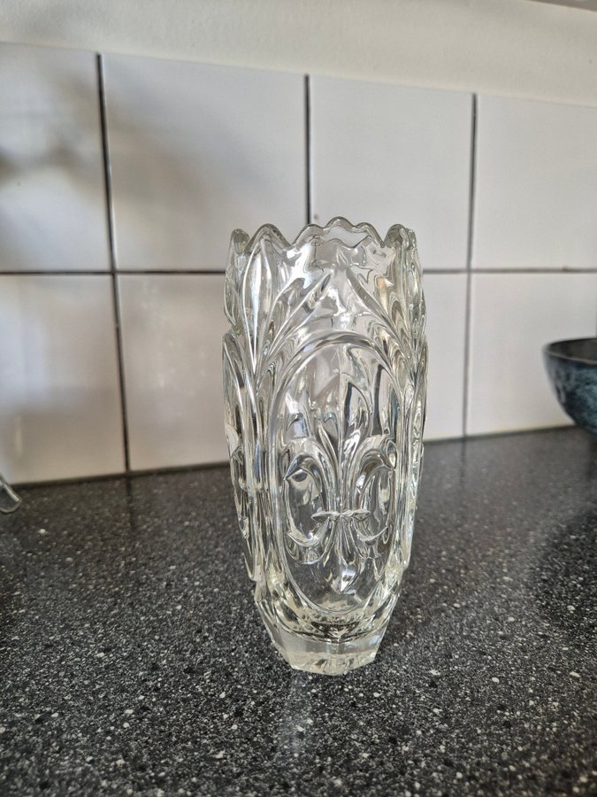 Glasvas Rudolfova Hut – ”Sigurd” Vas Franska Liljan ”Fleur de Lis”