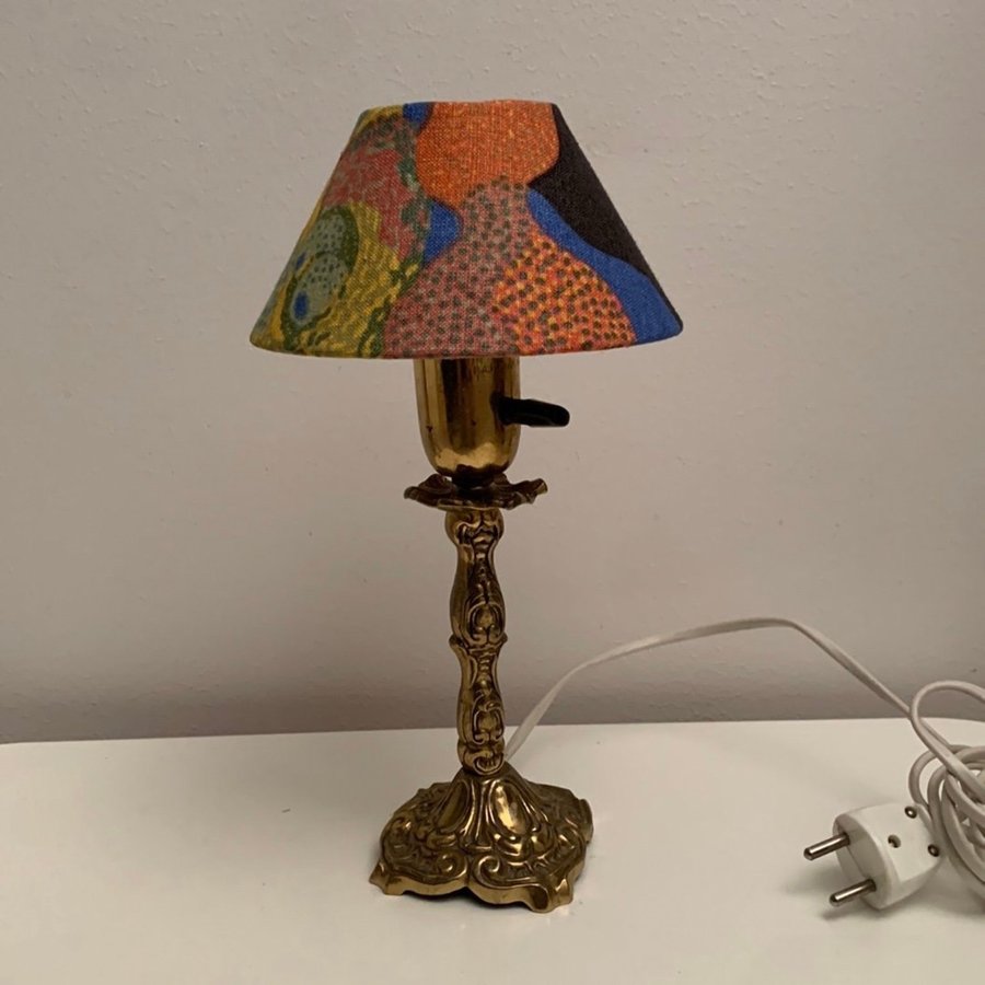 Vintage Bordslampa i Mässing med Tygskärm Anakreon Josef Frank Svenskt Tenn