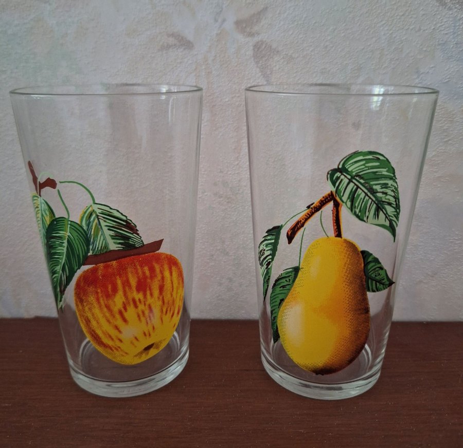 Glas med äpple och päron motiv