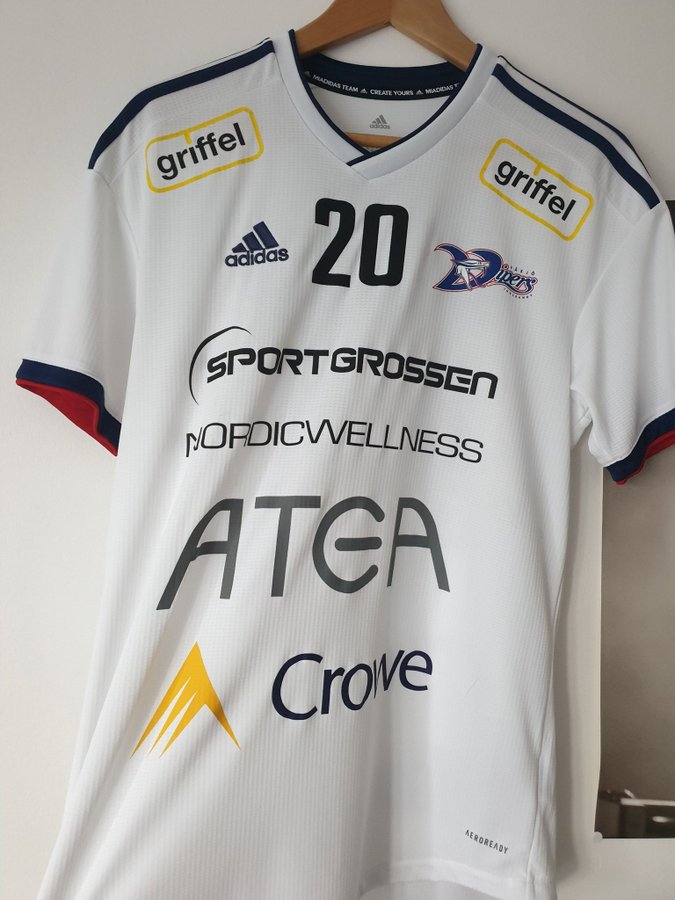 Adidas vit tröja, Växjö. storlek M