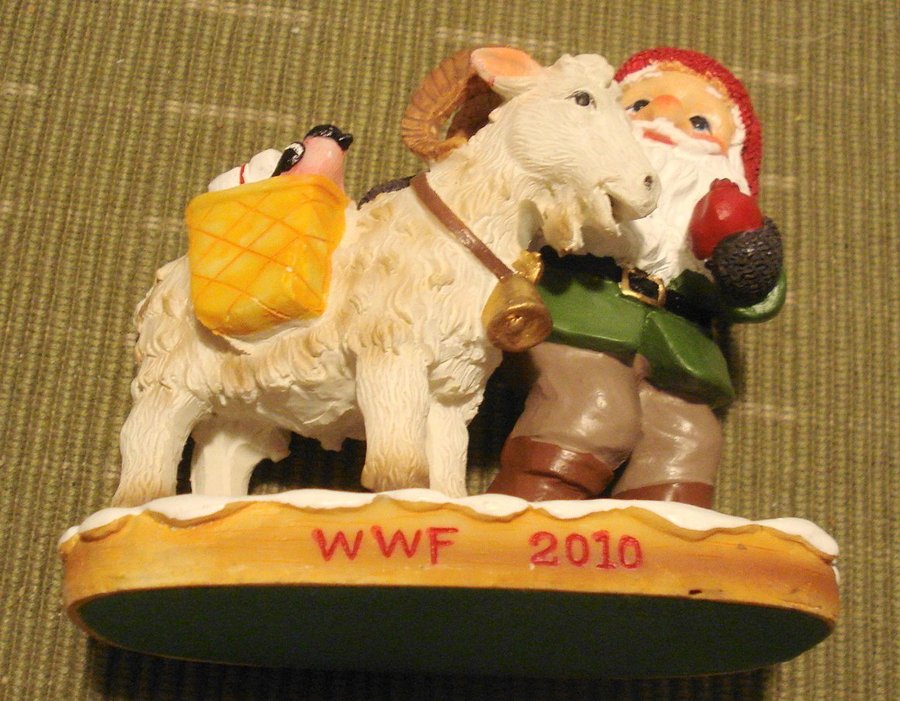 WWF Julfigur Get med Tomte 2010