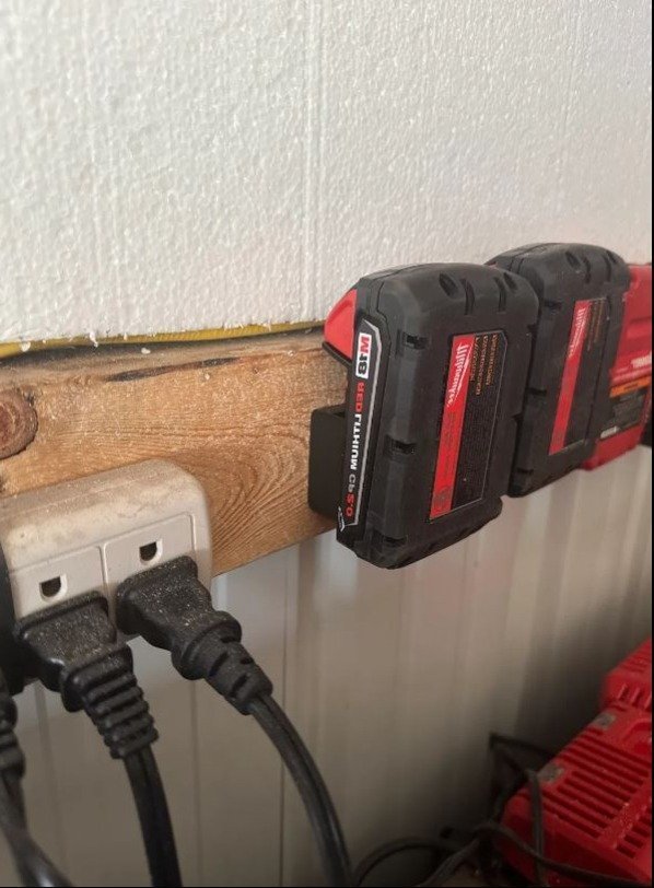 Milwaukee M18 Batterihållare