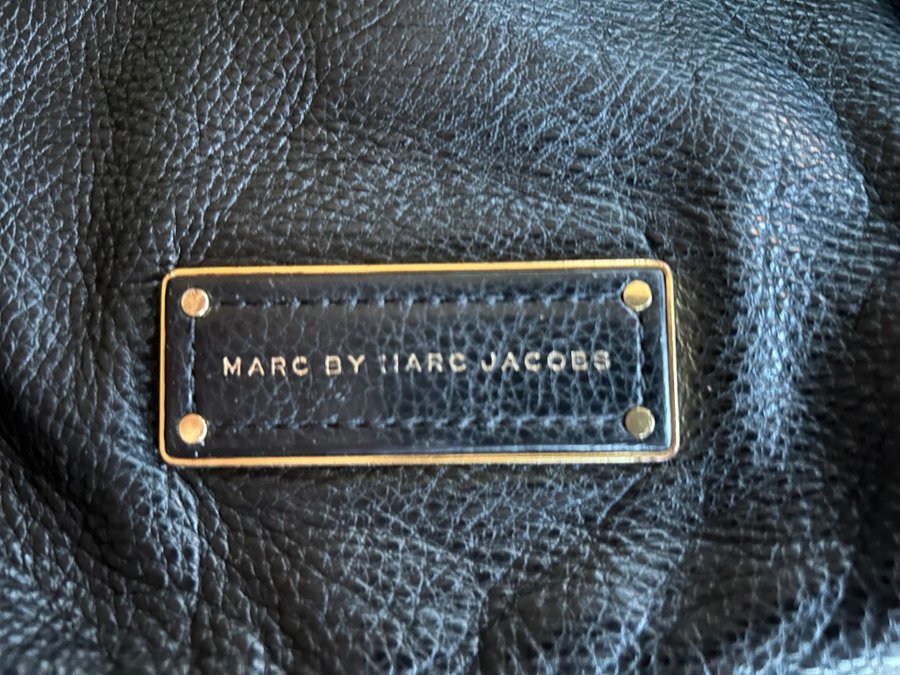 MARC JACOBS Svart skinnväska