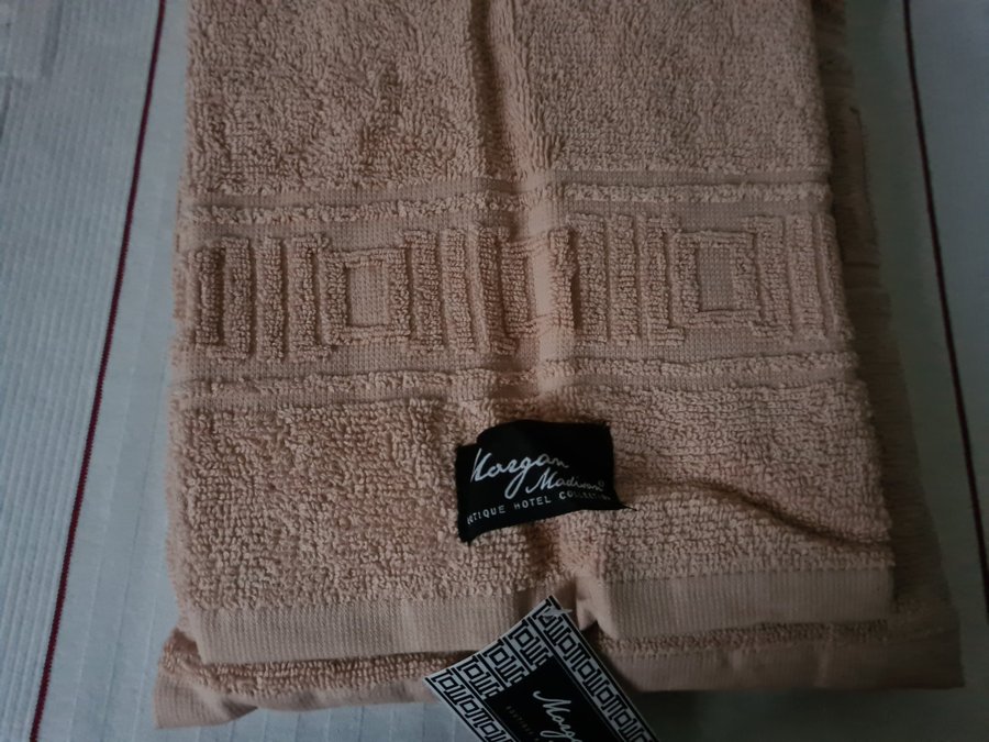 Nya handdukar/towel Morgan Madison färgen dusty pink 40 * 60 cm och 70 * 130 cm