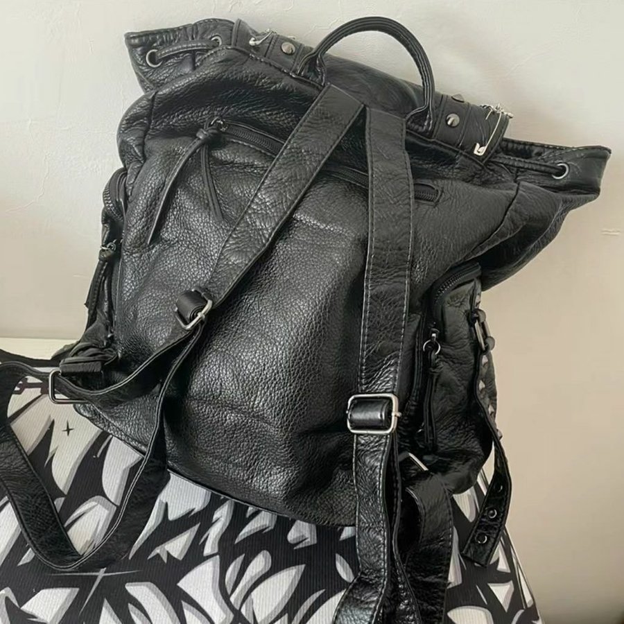 Black y2k backpack