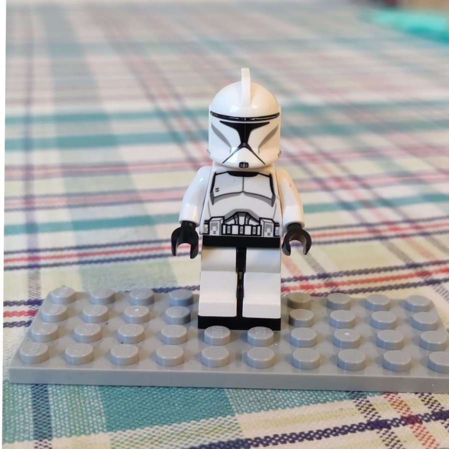 Lego Star Wars Clone Trooper phase 1 scowl