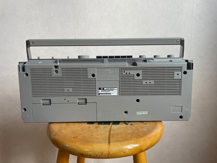 Panasonic -Modell nr. RX - 4933L - Radiomottagare 833 - Svenska försvaret