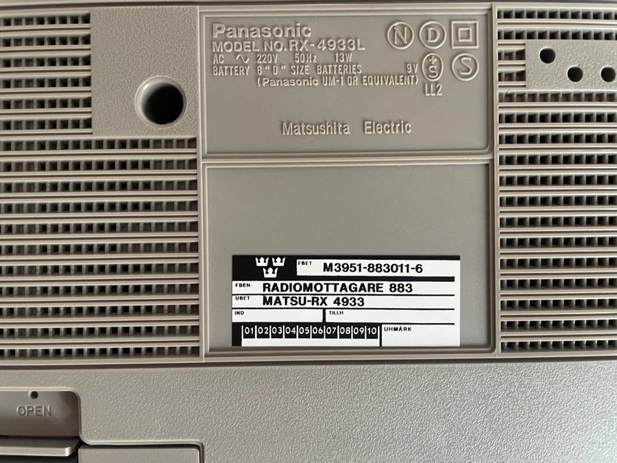 Panasonic -Modell nr. RX - 4933L - Radiomottagare 833 - Svenska försvaret