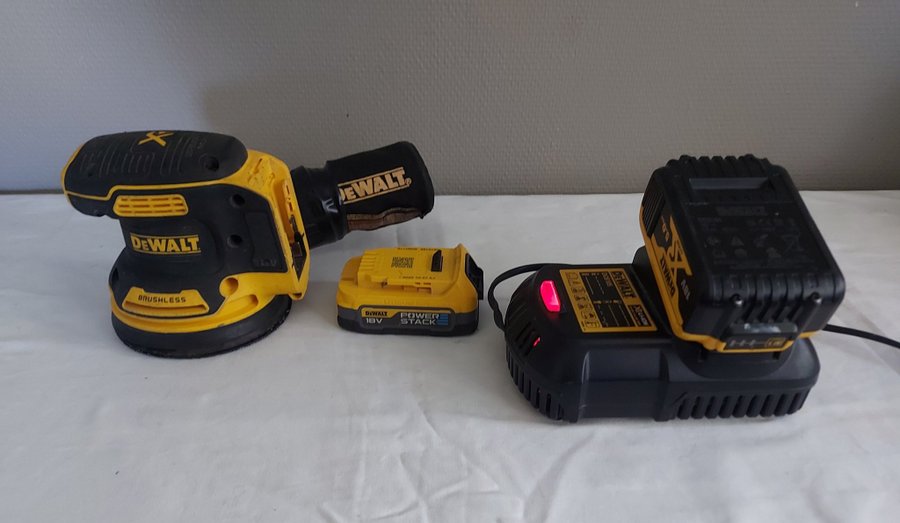 DEWALT BATTERIDRIVEN SLIP 2 batterier Laddare