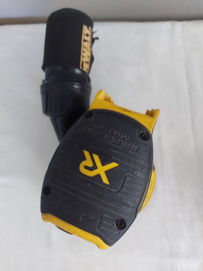 DEWALT BATTERIDRIVEN SLIP 2 batterier Laddare