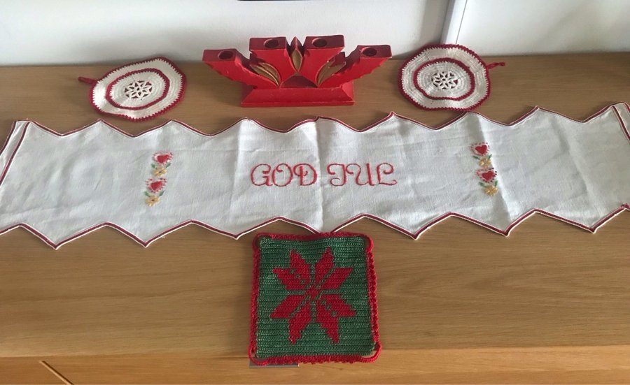 Broderad julduk löpare ljusstake trä advent grytlapp retro vintage adventstake