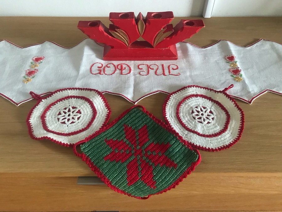 Broderad julduk löpare ljusstake trä advent grytlapp retro vintage adventstake