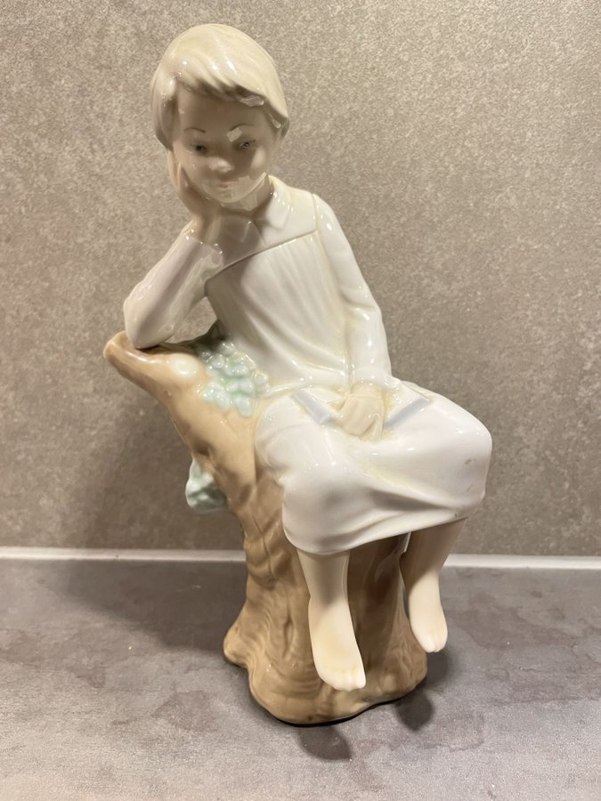 Lladro! Barn / barnfigurin / figurin i riktigt fint skick! Signerad och Stämpla